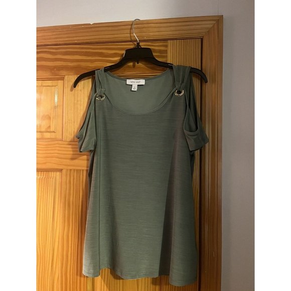 Nine West T-Shirt Size Medium Green Color Gold Logo Open Shoulders For Women - Picture 5 of 5